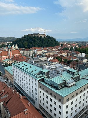 Meilleur vue de Ljubljana depuis le bar rooftop Skyscrapper en Slovénie
