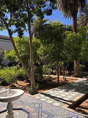 Vue des jardins du palais Bahia de Marrakech au Maroc