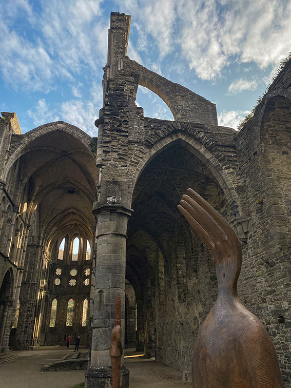 Exposition d une Sculpture en bronze a l abbaye de Villers
