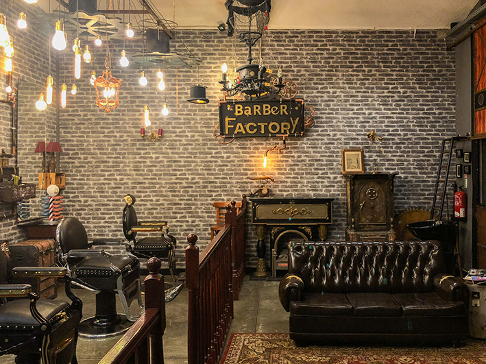 L'intérieur de la boutique, Barber factory, dans Lx factory