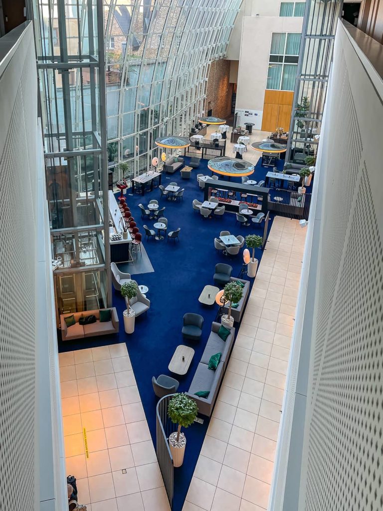 le lobby de l'hôtel Marriott de Gand