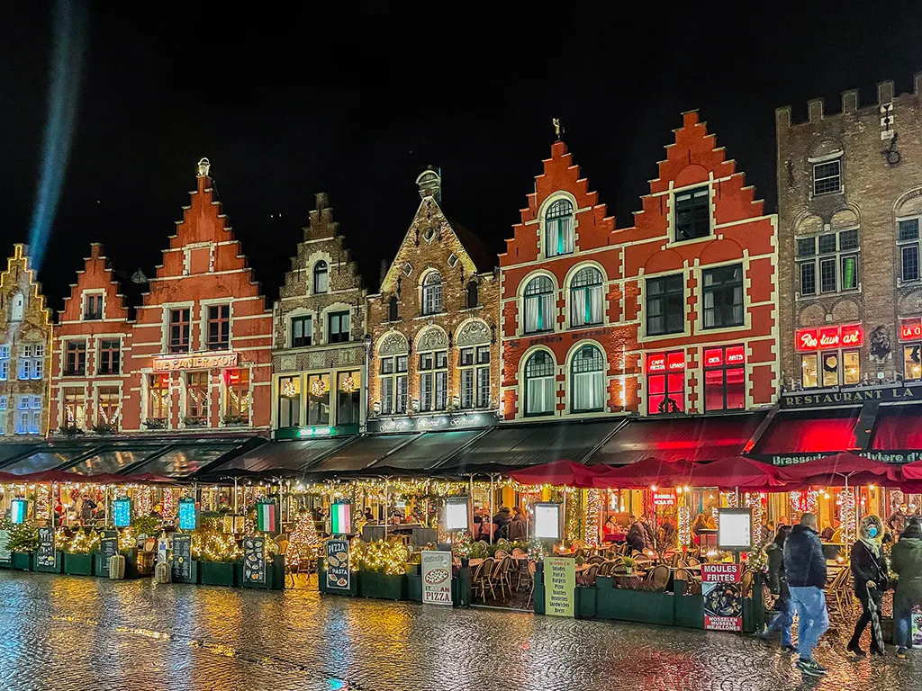 Façades colorées typiques du Markt à Bruges