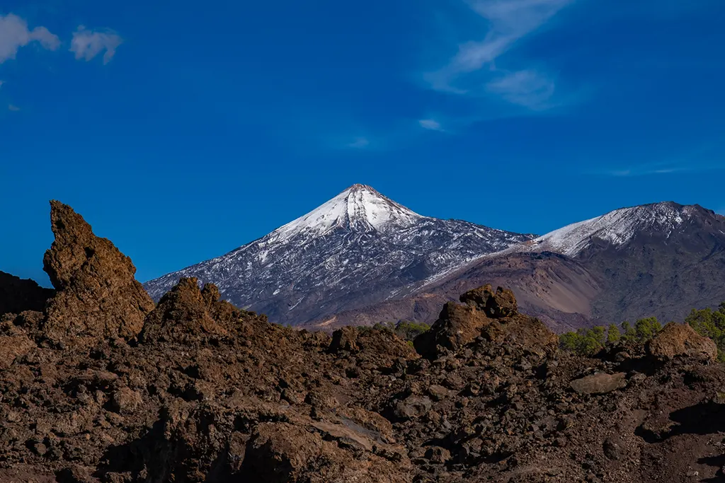 Vue sur le Teide enneigé à Tenerife