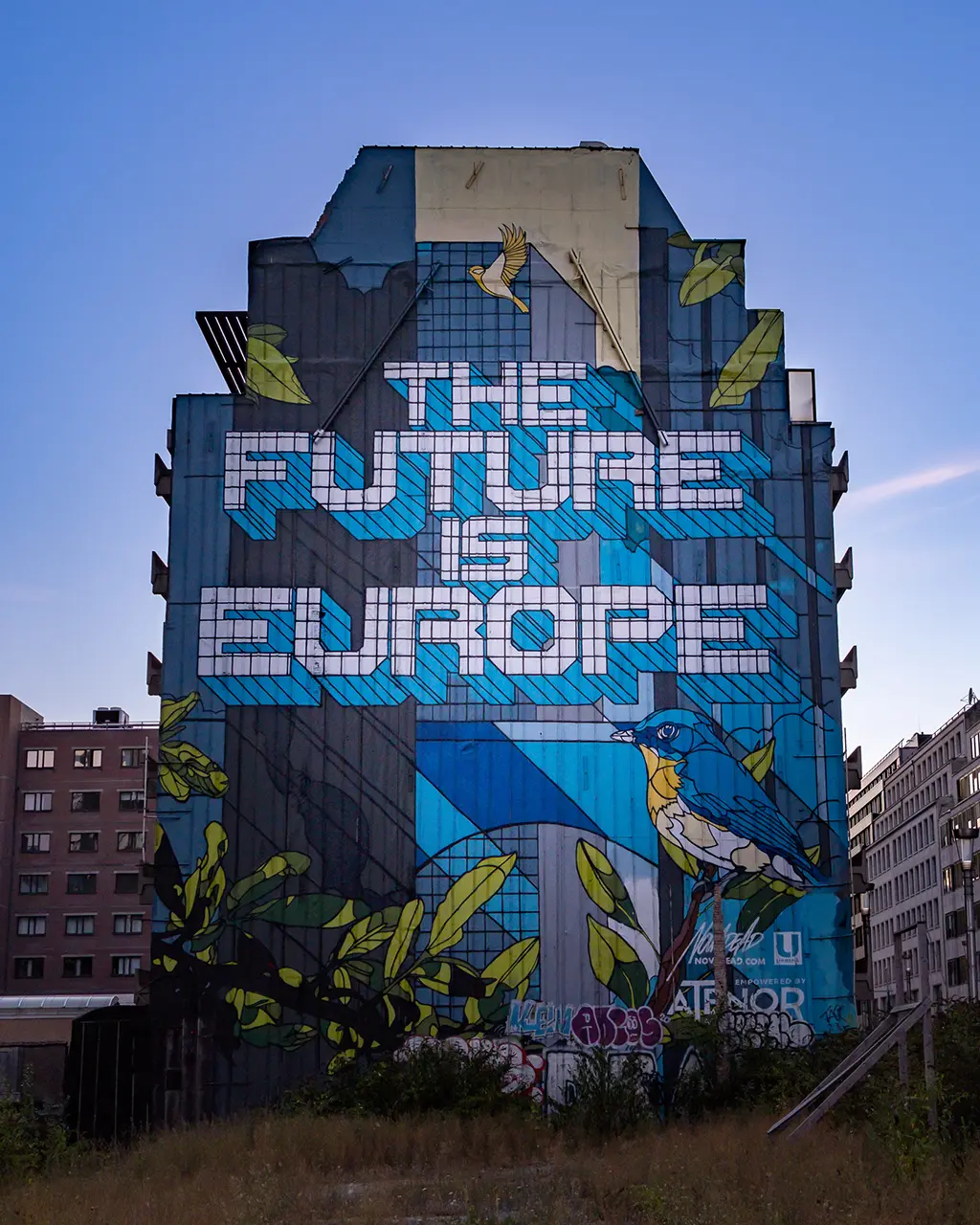 oeuvre de street art, the future is Europe dans la rue de la Loi à Bruxelles