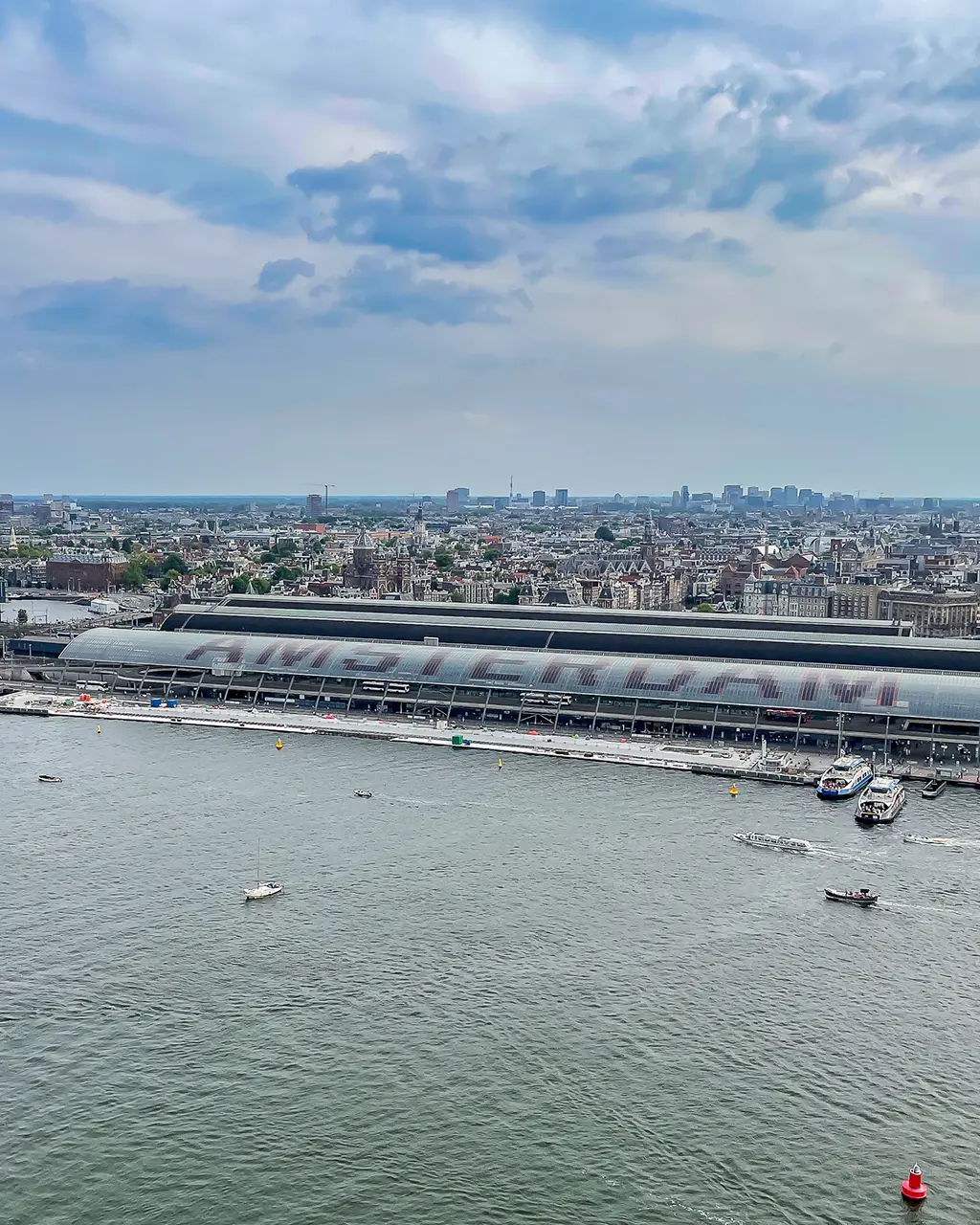 gare d'Amsterdam vue depuis l'A'Dam Toren