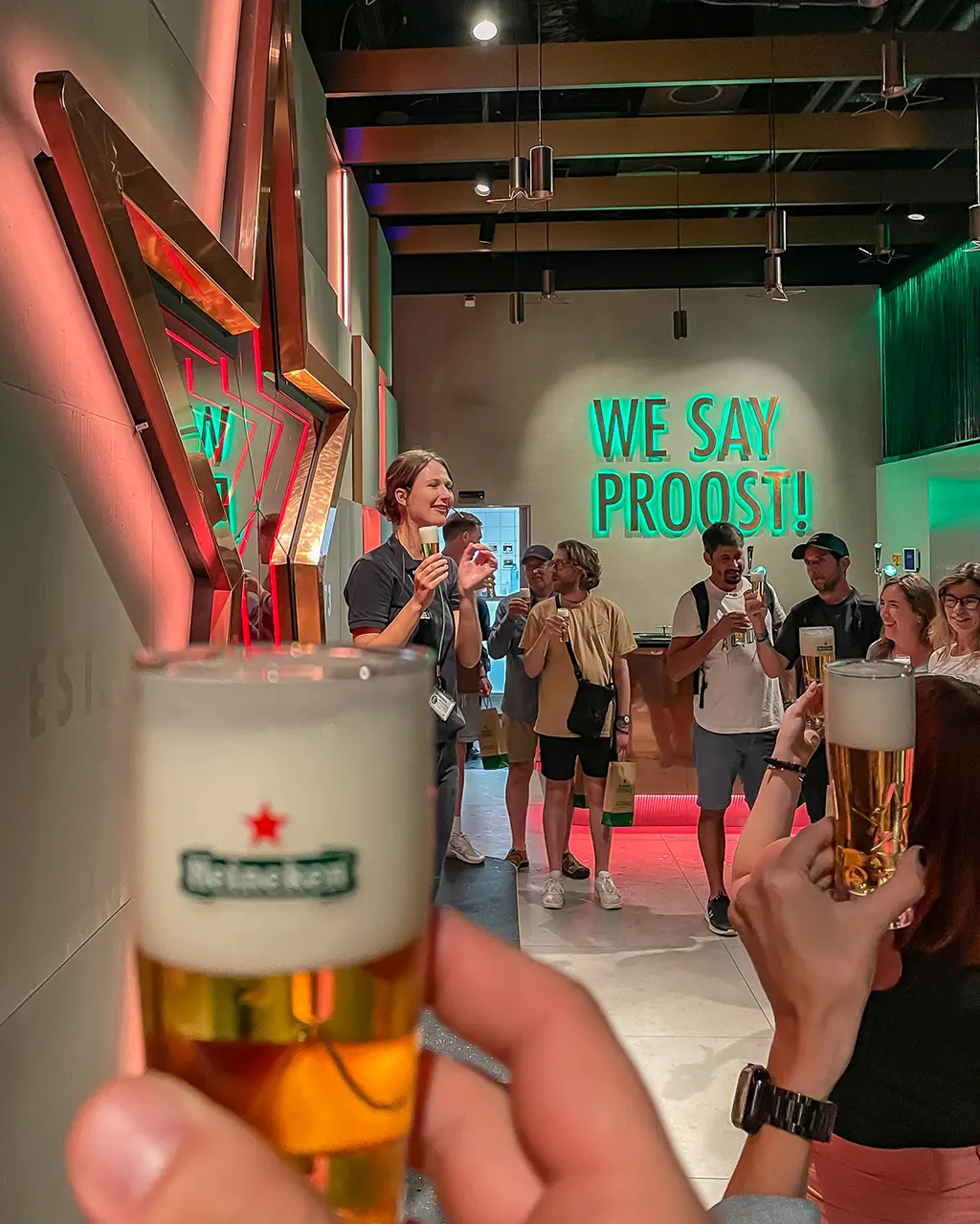 verre de bière Heineken à l'Heineken Experience à Amsterdam