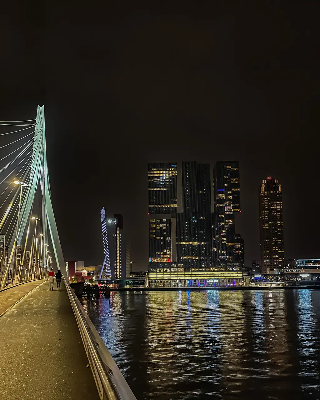 pont Erasme et gratte-ciels à Rotterdam