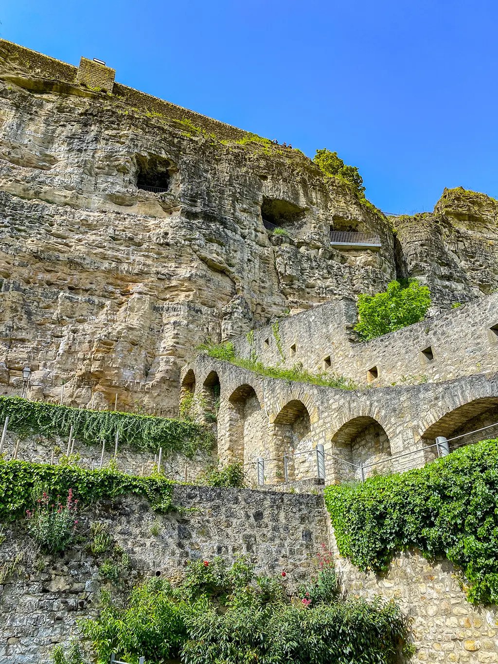 Les casemates creusées dans les rochers à Luxembourg-ville