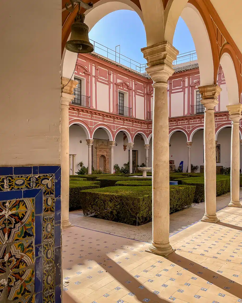 patio dans le musée des Beaux-Arts de Séville