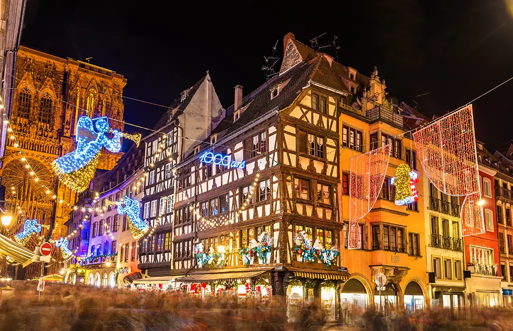 Marché de Noël de Strasbourg 2023 : guide pratique : dates – horaires – bons plans
