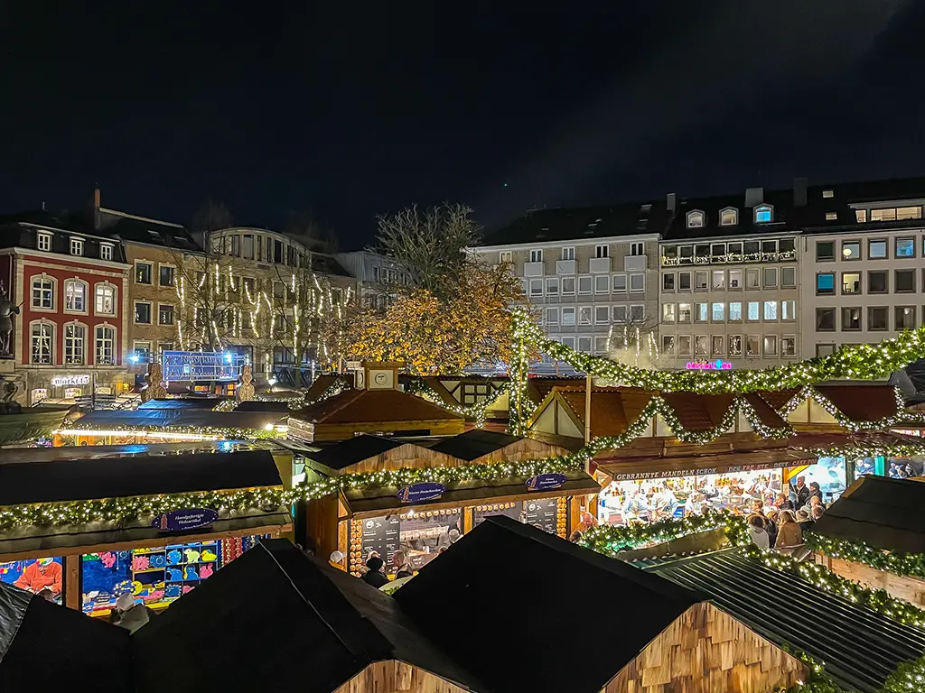 Visiter Aix-la-Chapelle (Aachen) en 1 week-end 1 Marché de Noël d'Aachen, vue depuis la maison communale