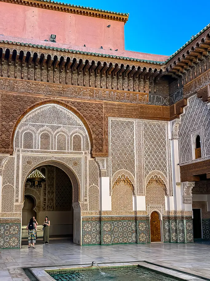 Visiter la Médersa Ben Youssef de Marrakech : guide 2024