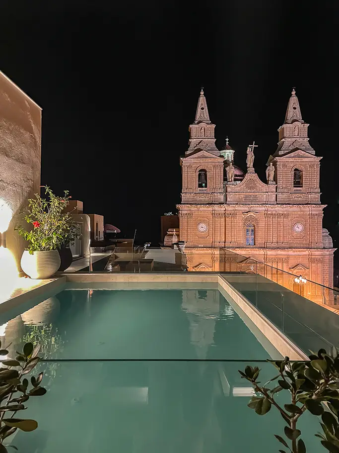 piscine en rooftop de l'hôtel Doms Boutique Living à Mellieha