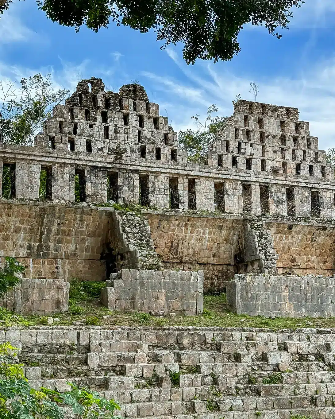 ruines dans la cité Maya d'Uxmal au Mexique