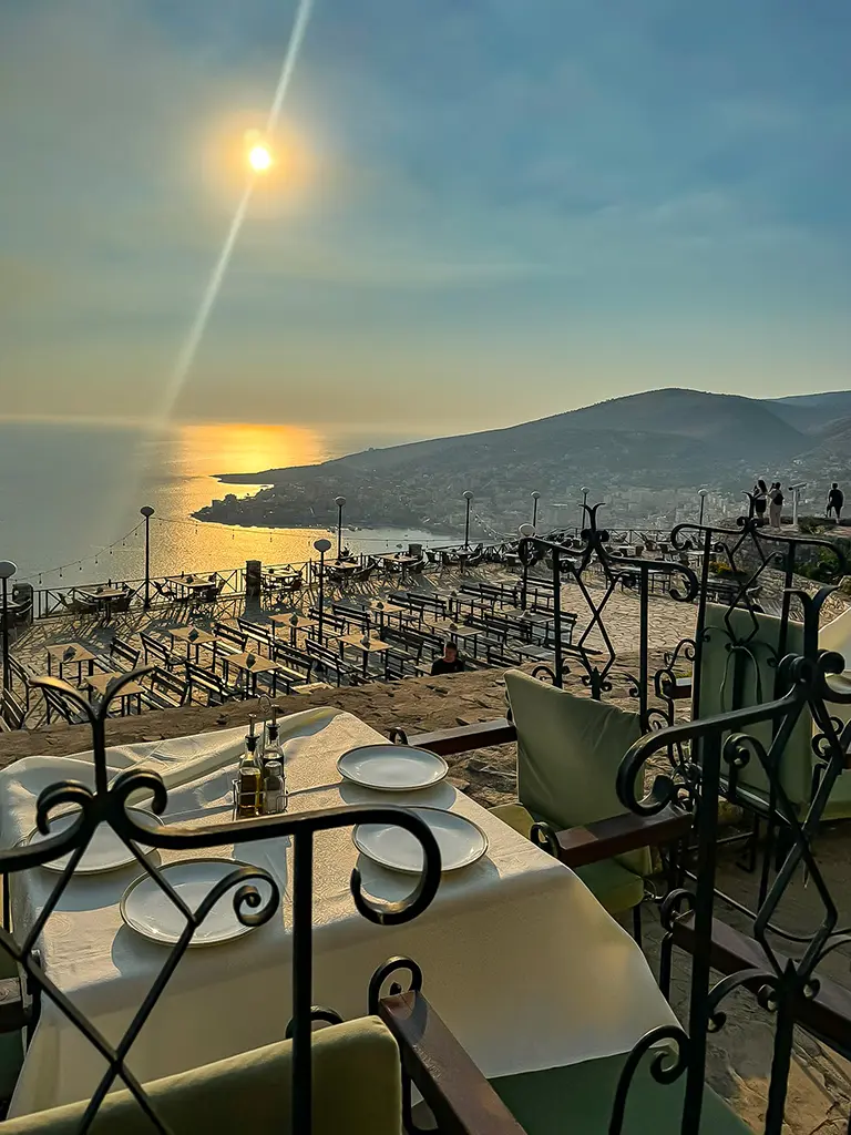 coucher de soleil au chateau de Lekuresi en Albanie