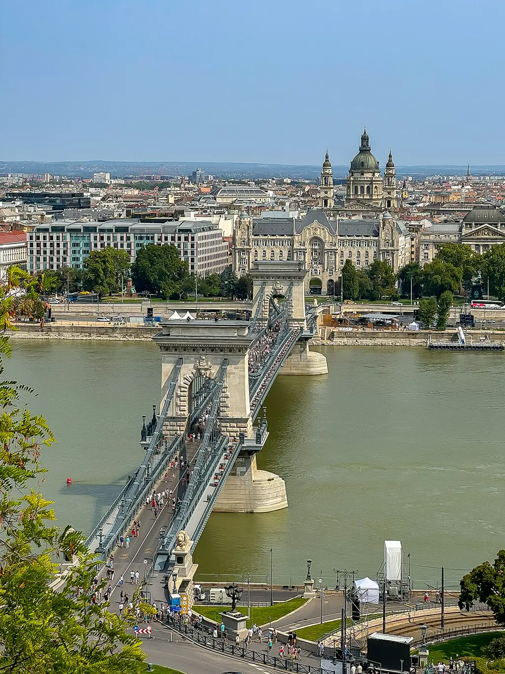 le pont des chaines de Budapest depuis le sommet du téléphérique