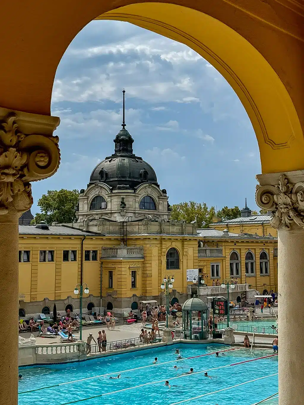 Thermes populaires incontournables à tester si vous vous demander quoi faire à Budapest