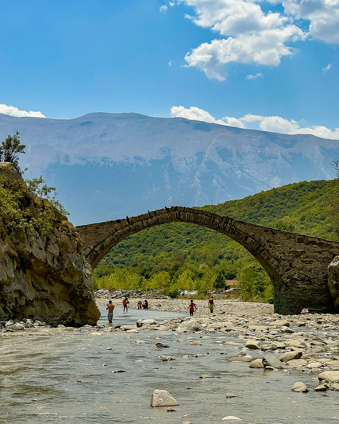 Que faire à Përmet et Benjë en Albanie : guide 2024