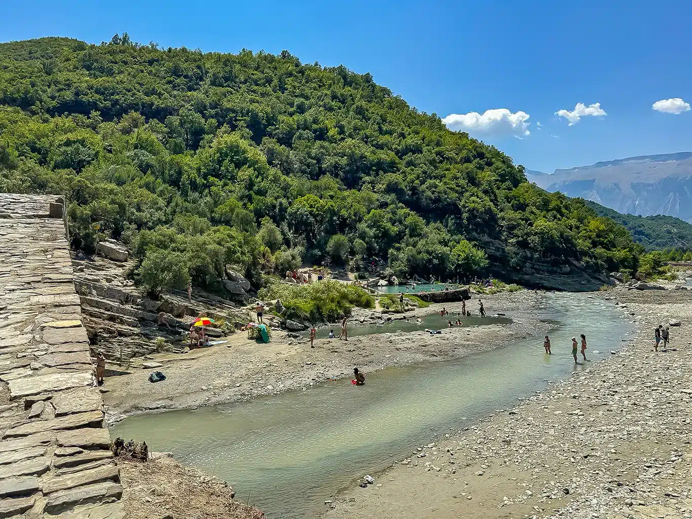 Que faire à Përmet et Benjë en Albanie : guide 2024