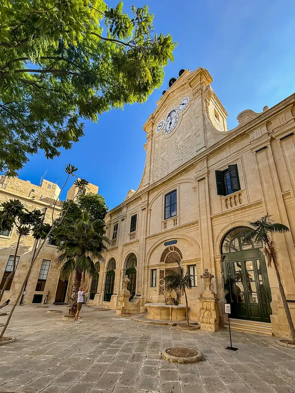 La cour du palais du grand maître à Malte