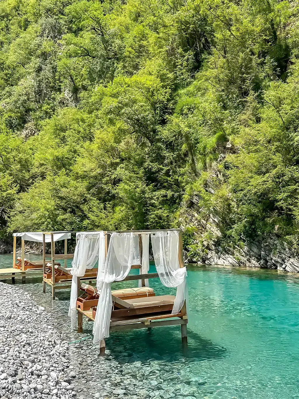 lit de soleil à Lumi i Shales