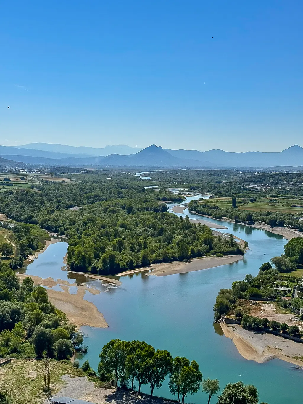 Vue sur le lac à Shkoder