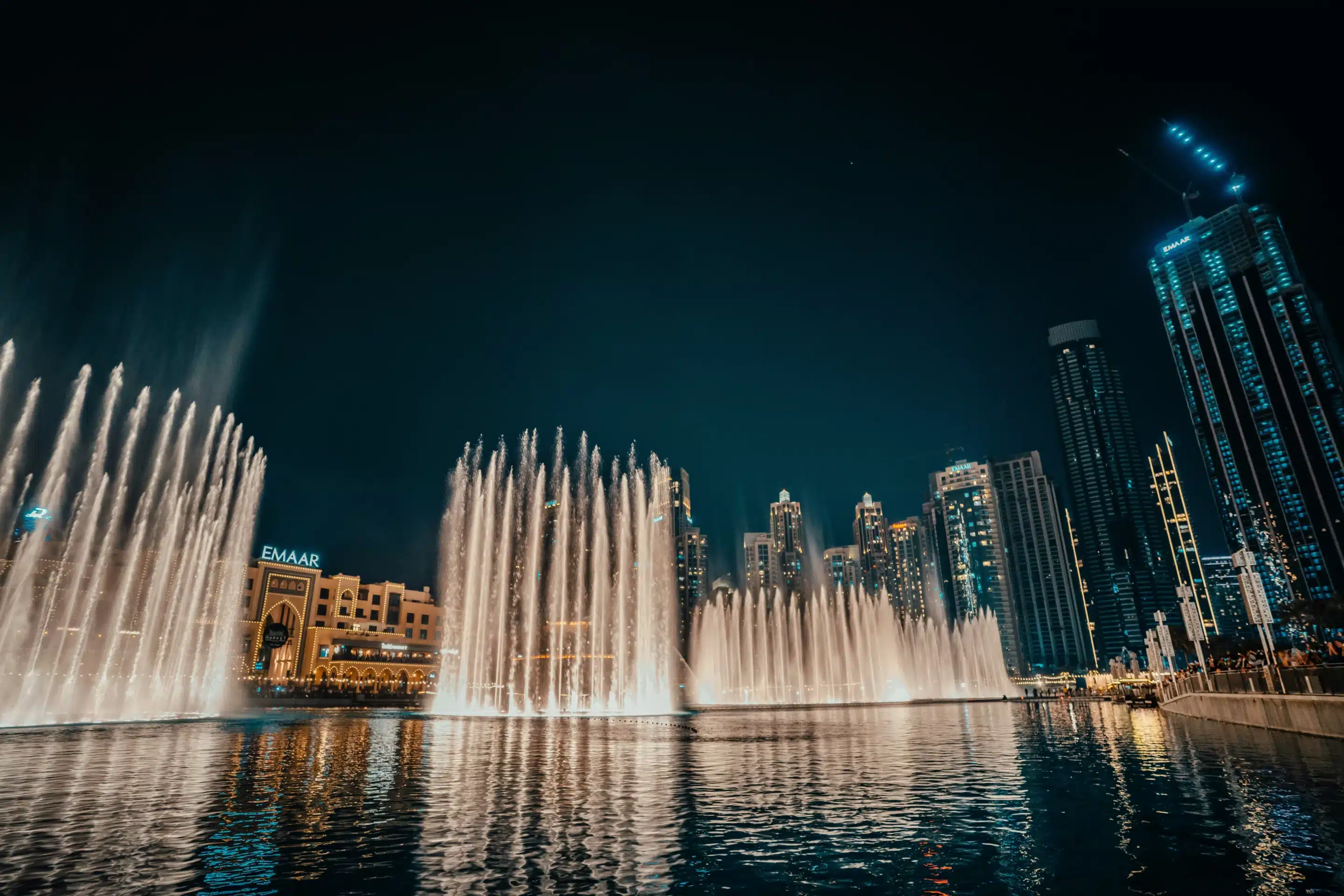 bateau-dubai Visiter Dubaï autrement : escapade en yacht et vue imprenable sur les gratte-ciels