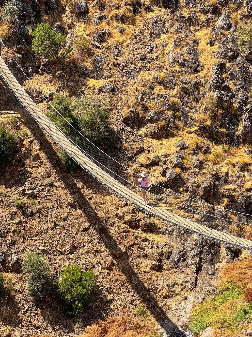 Passerelle do Barranco do Demo : pont suspendu à Alferce 