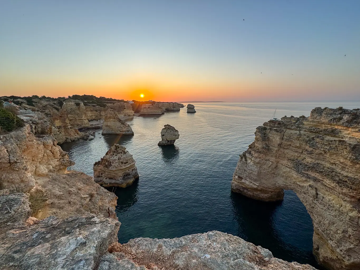 Praia da marinha dans le sud du Portugal
