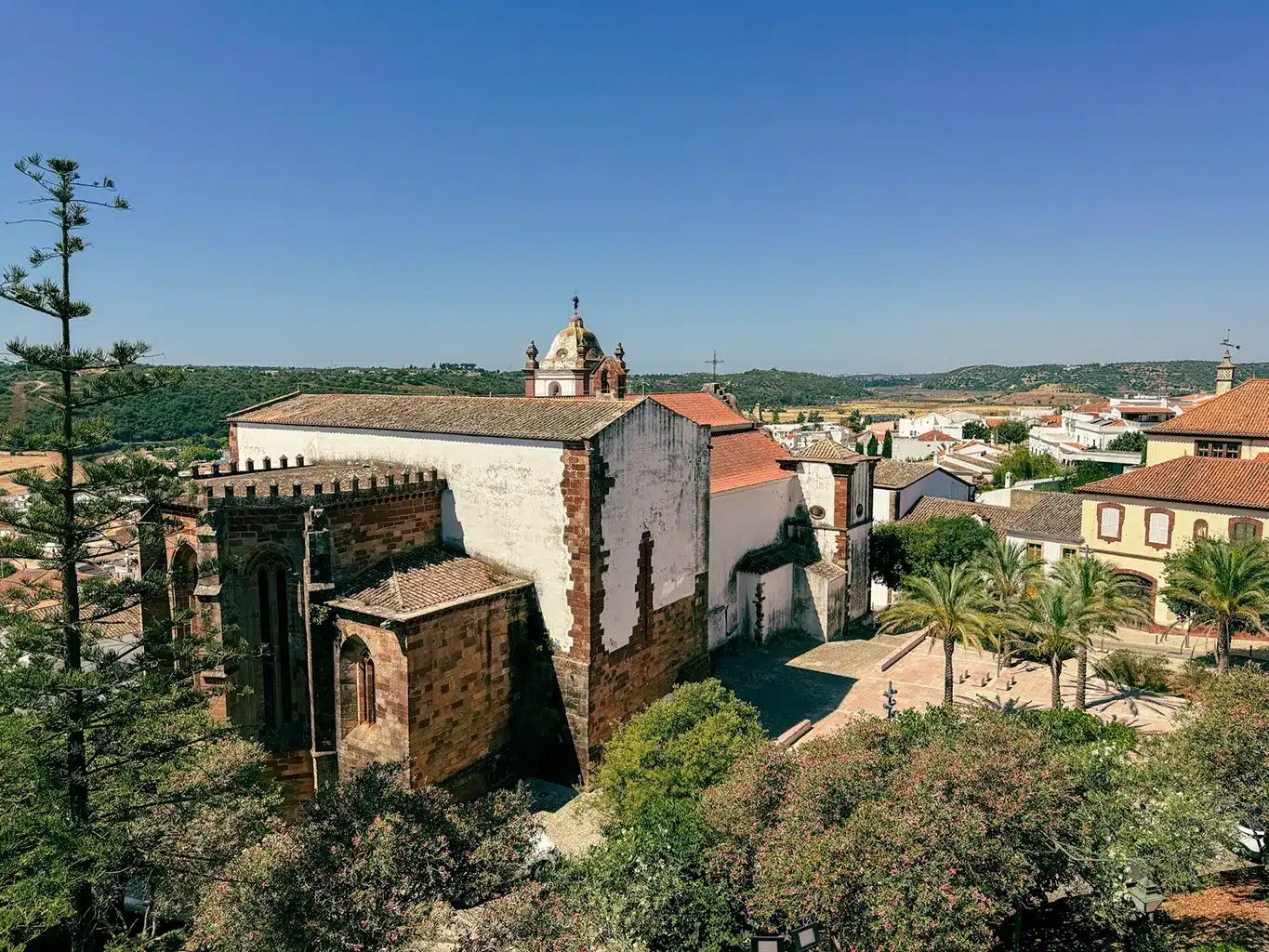 silves-8 Vue sur la cathédrale depuis le château de Silvès