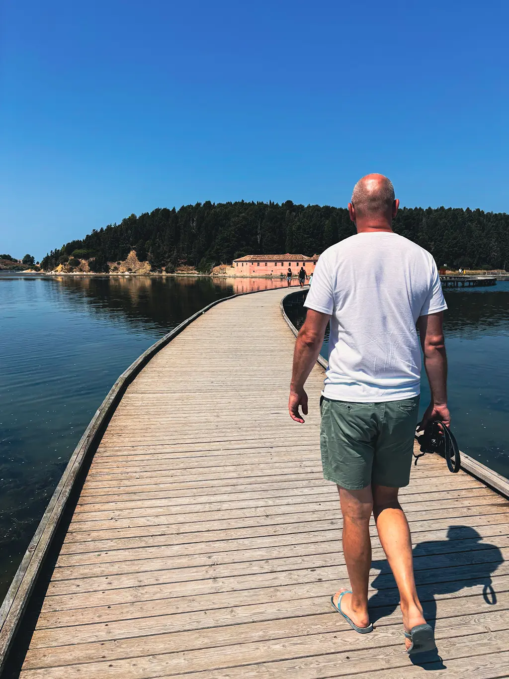 passerelle vers l'île de Zvernec