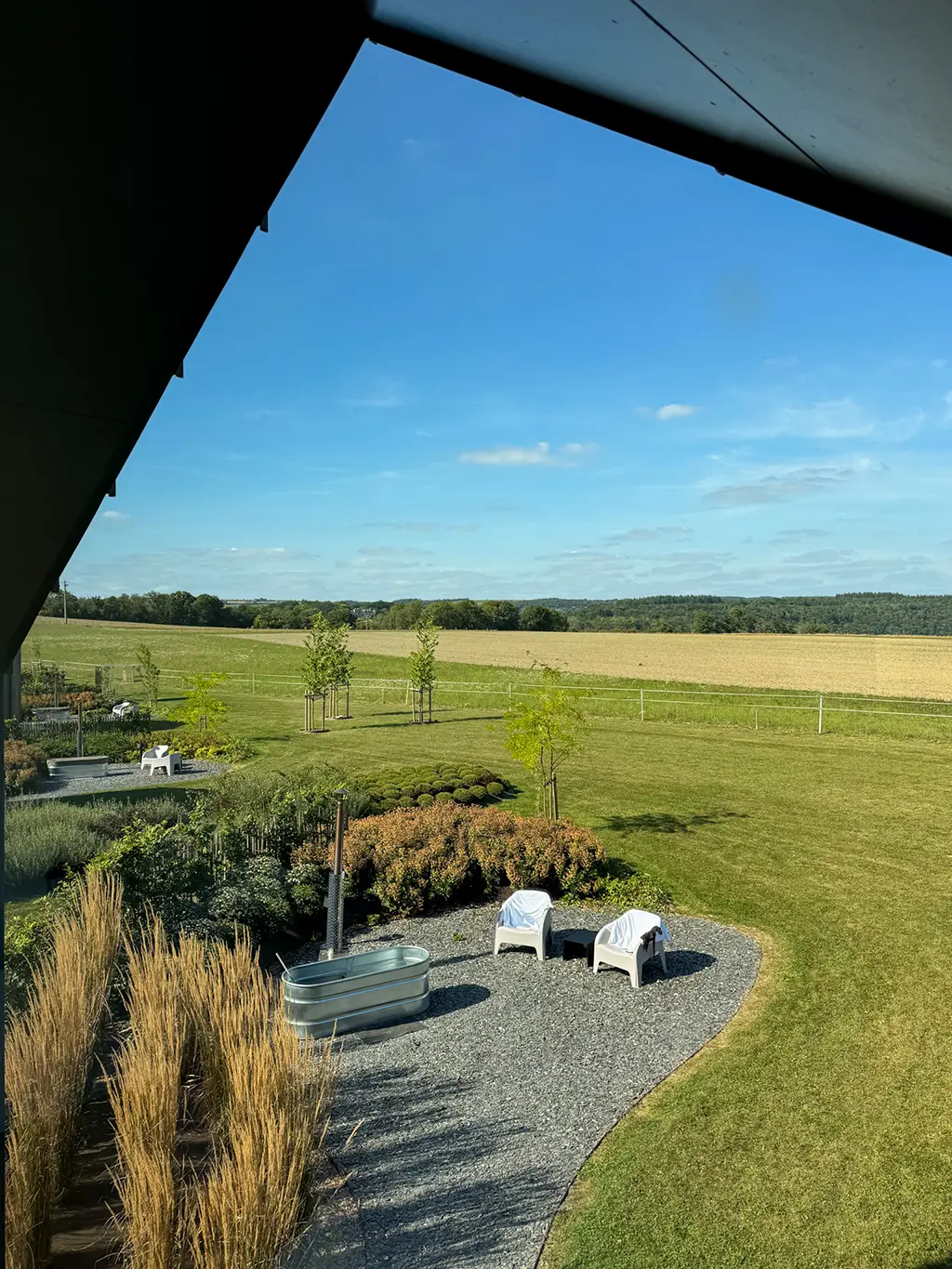 vue sur les champs et le jardin