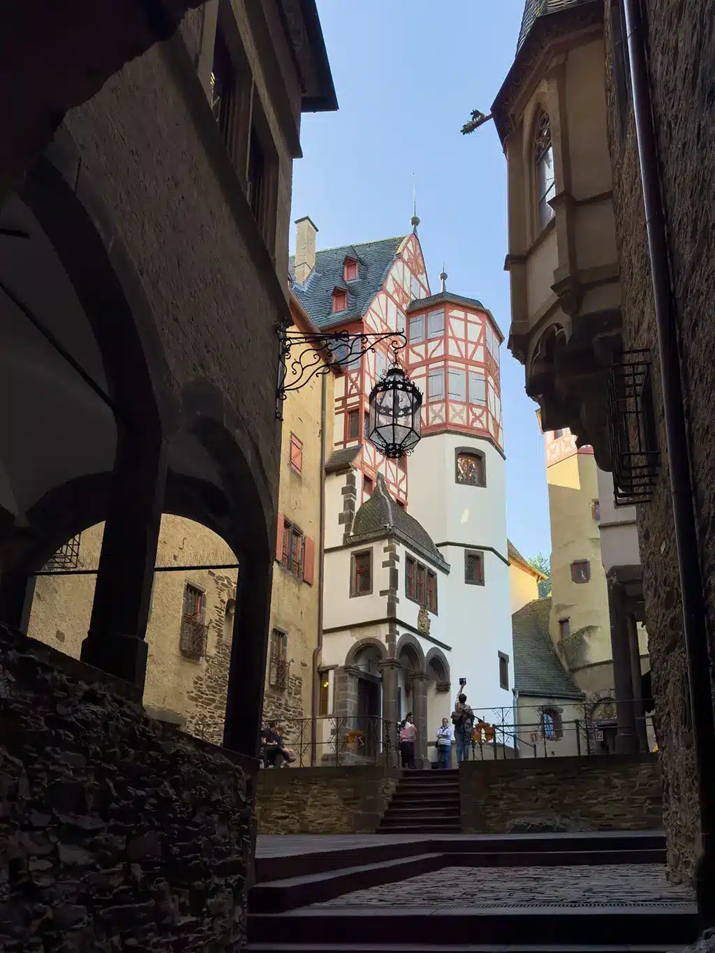 cour du château de Burg Eltz