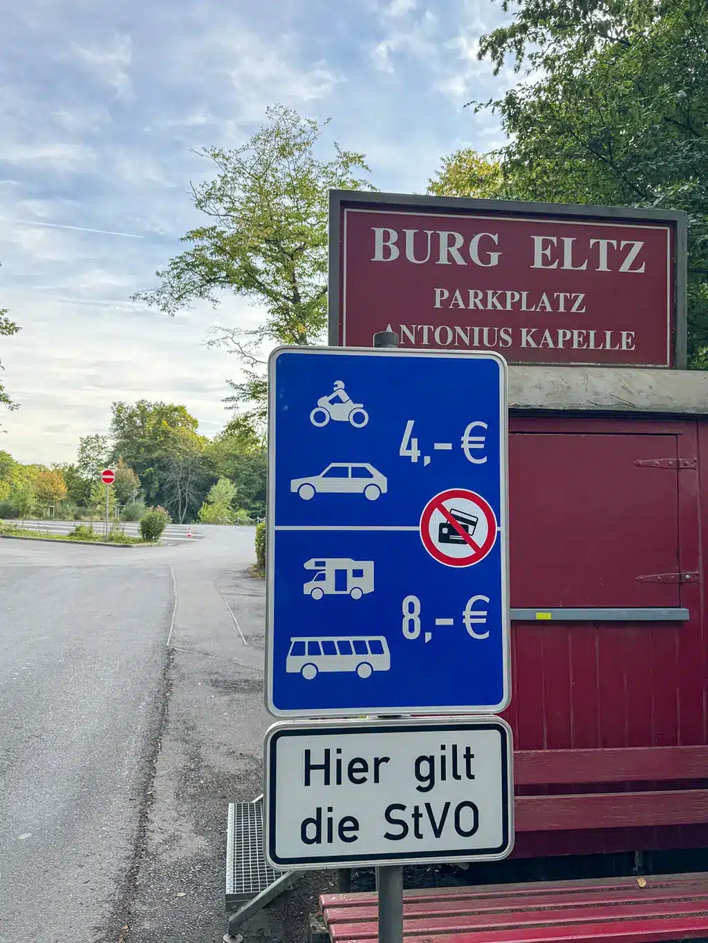 parking van Burg Eltz