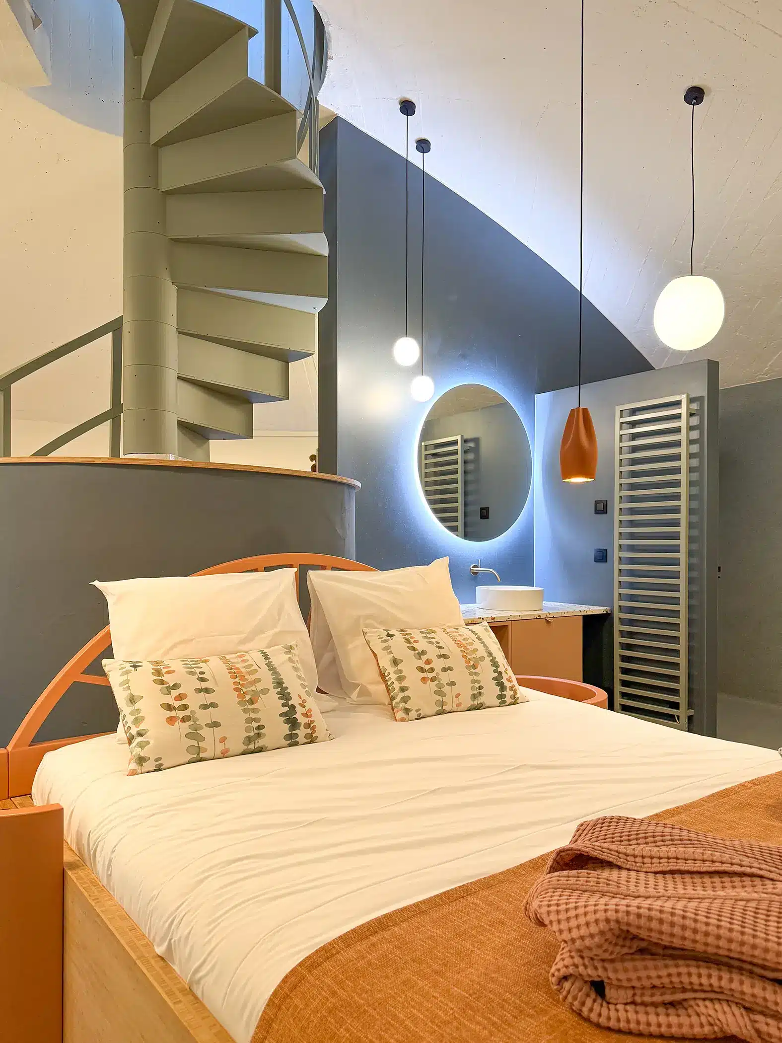 AKWADOM logement insolite en Belgique : dormir dans un château d’eau.