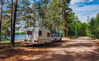 Conseils voyage : astuces et retour d'expériences 5 Comment trouver un camping adapté aux caravanes ?