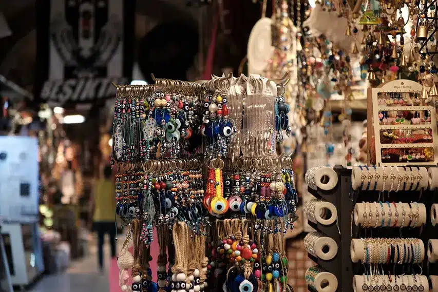 Que rapporter de ses voyages en France ? Nos alternatives aux souvenirs classiques