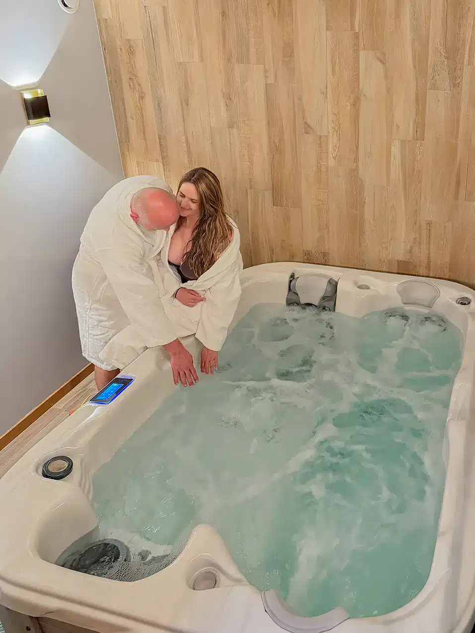 Espace wellness privatif de l’ABCD avec jacuzzi et sauna infrarouge