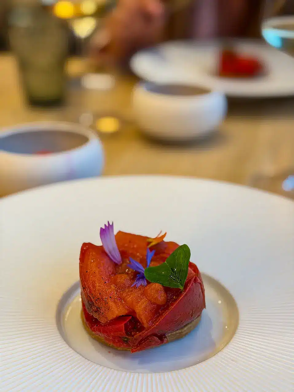 Déclinaison de tomates confites, glacées et brûlées avec sorbet à la tomate