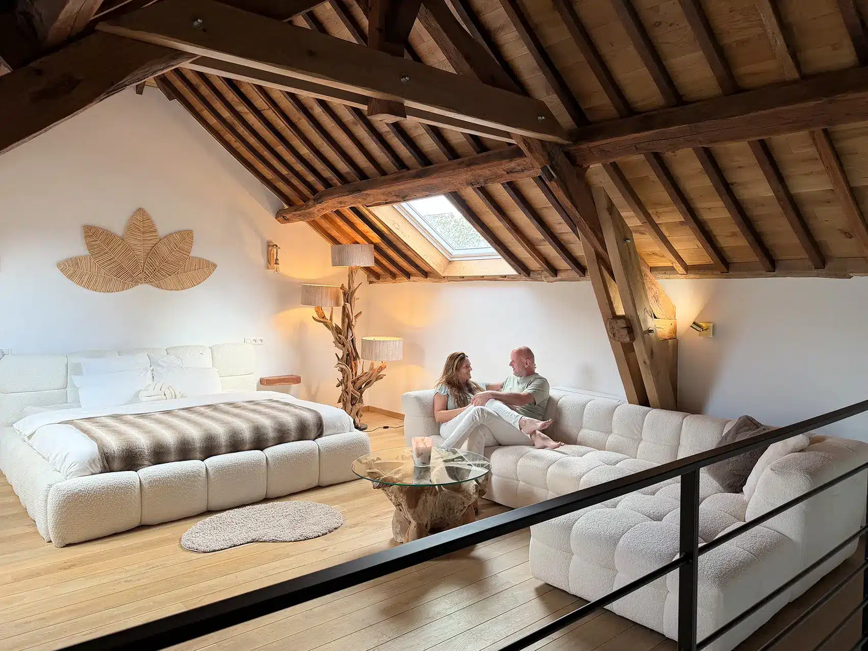 Vue d’ensemble de La Mezzanine avec sa charpente apparente