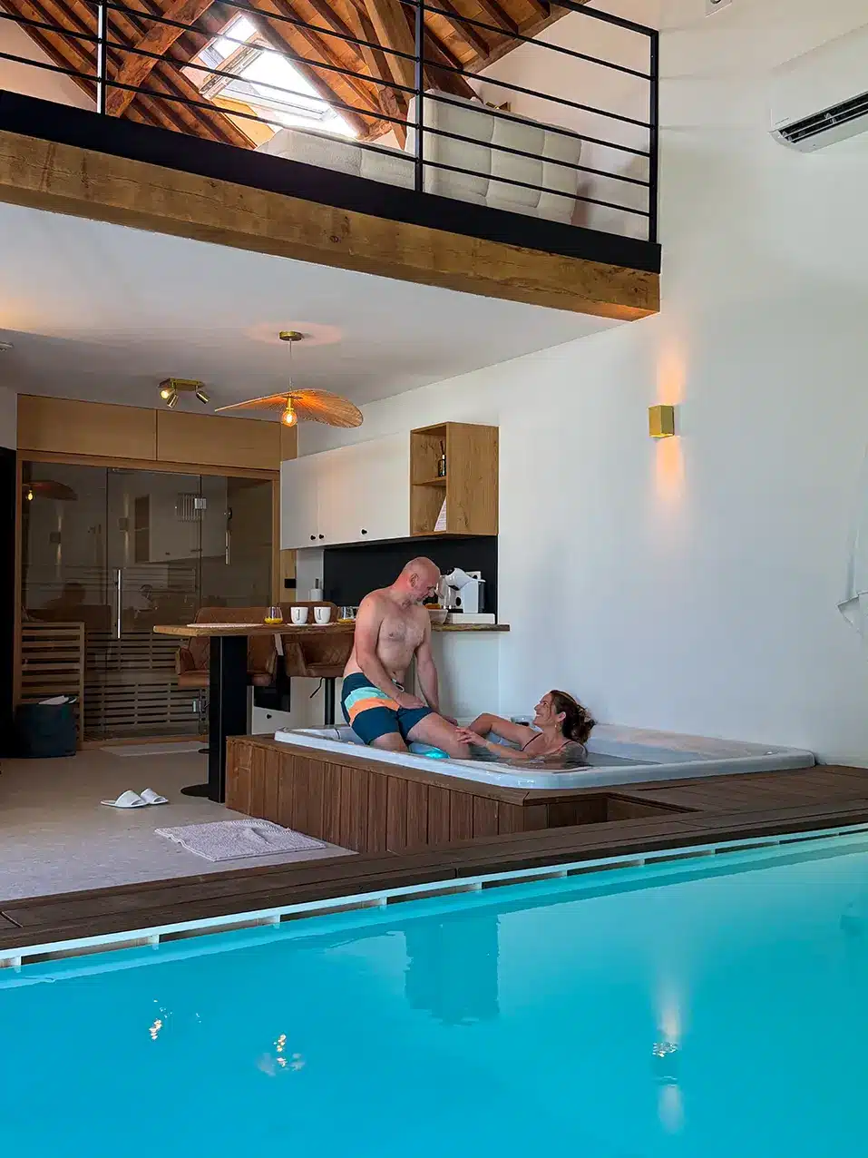 Espace jacuzzi privatif de La Mezzanine