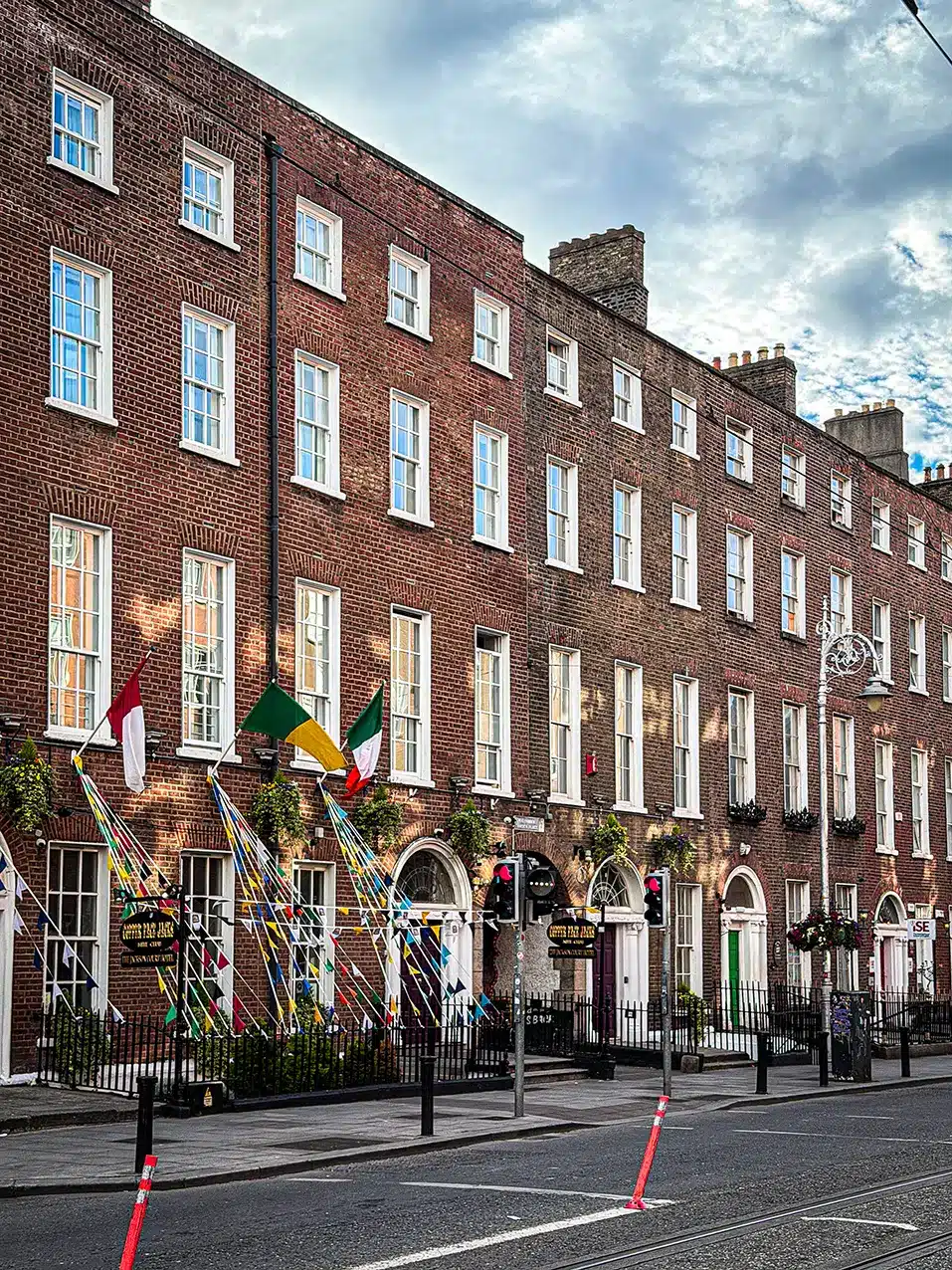 Maisons géorgiennes en briques rouges dans le centre de Dublin