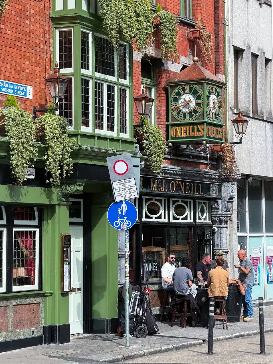 Façade du pub O’Neill’s sur Suffolk Street à Dublin