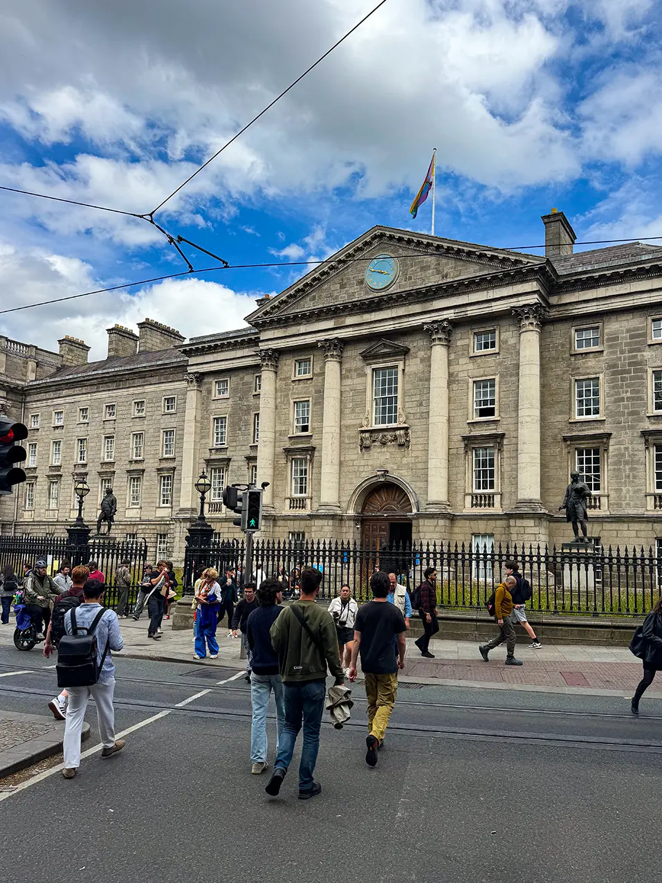 Façade historique de Trinity College dans le centre de Dublin