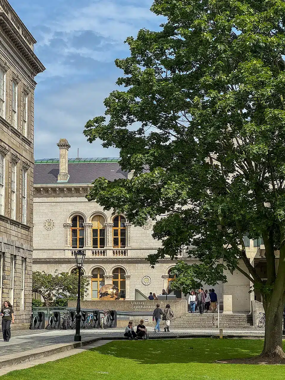 Bibliothèque du campus de Trinity College à Dublin