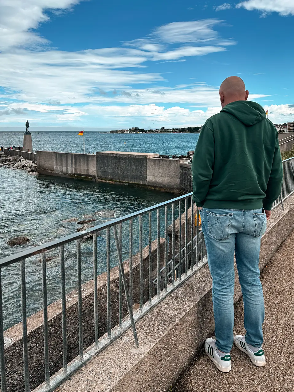 Promenade en bord de mer à Dún Laoghaire près de Dublin