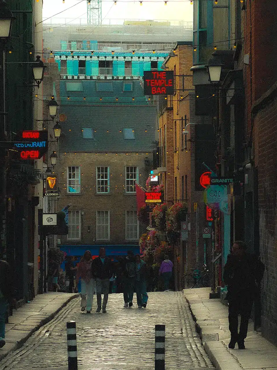 Ruelle animée du quartier de Temple Bar en soirée