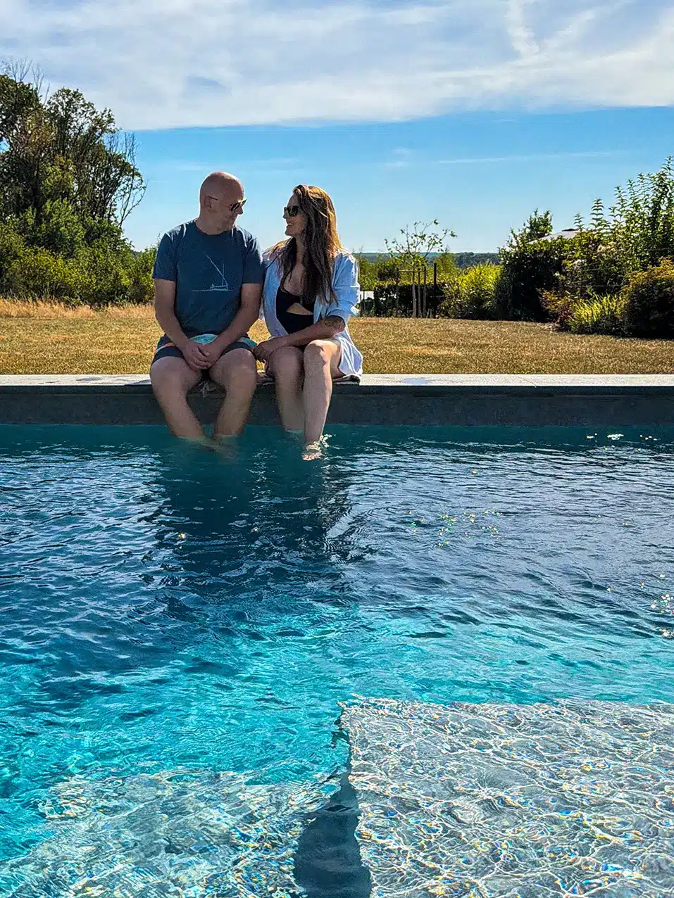 Piscine extérieure accessible aux hôtes de Sophia Tiny & Spa